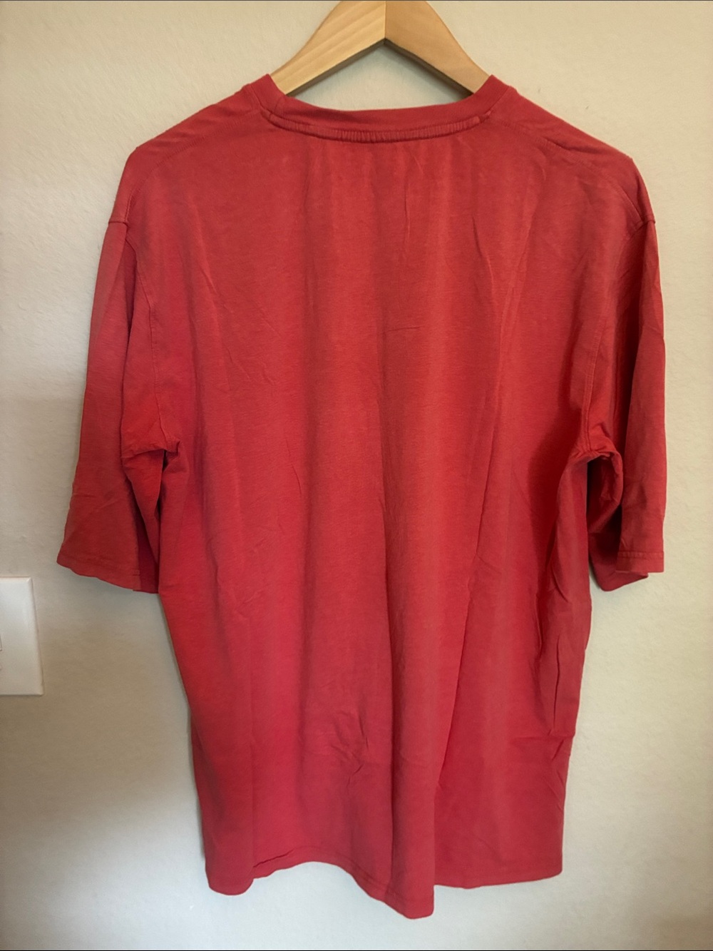 Coolibar Men's Red Short Sleeve Crew Neck T-Shirt - Picture 3 of 4